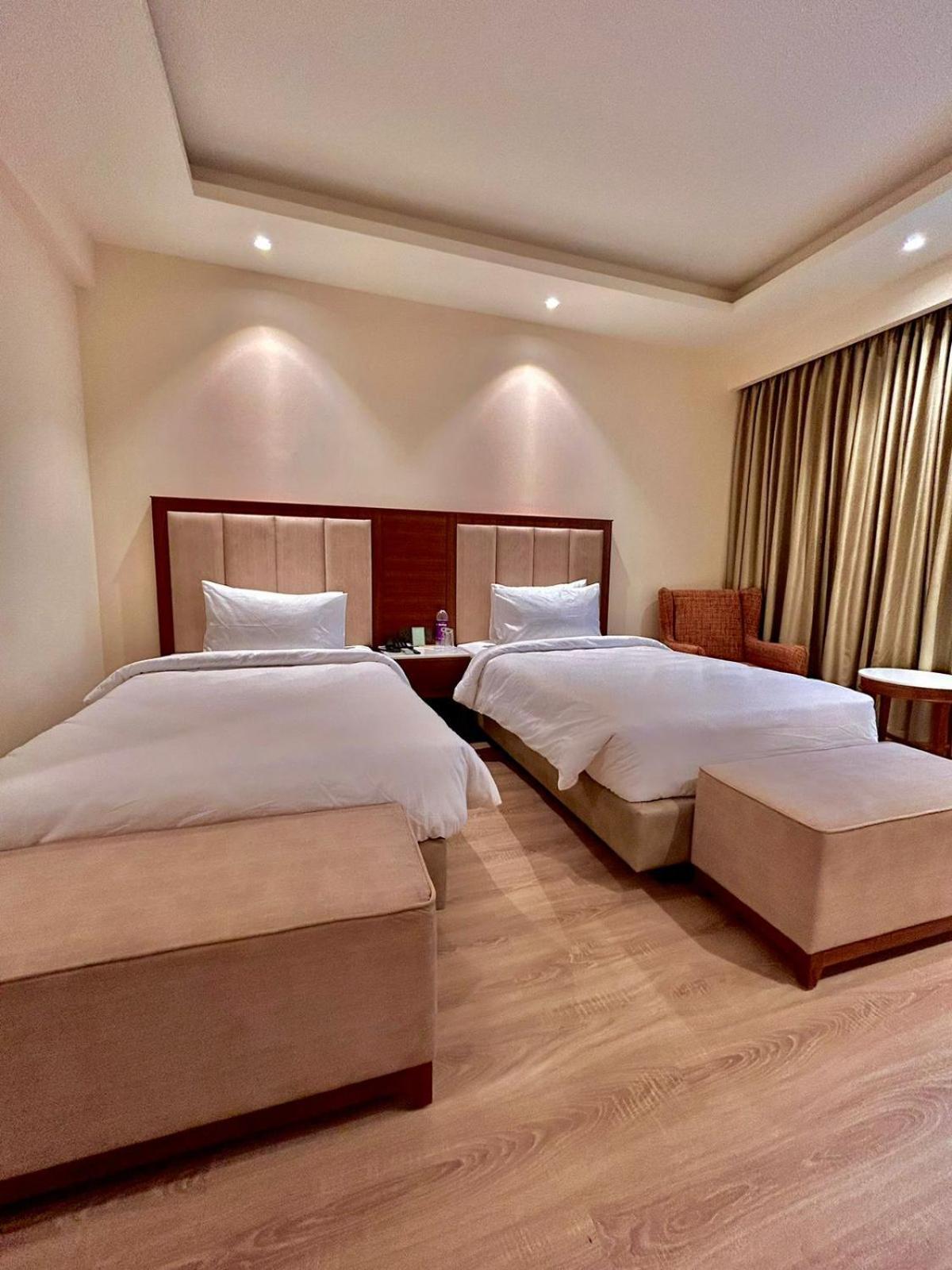 Best Western Plus Amritsar Hotel Exterior photo