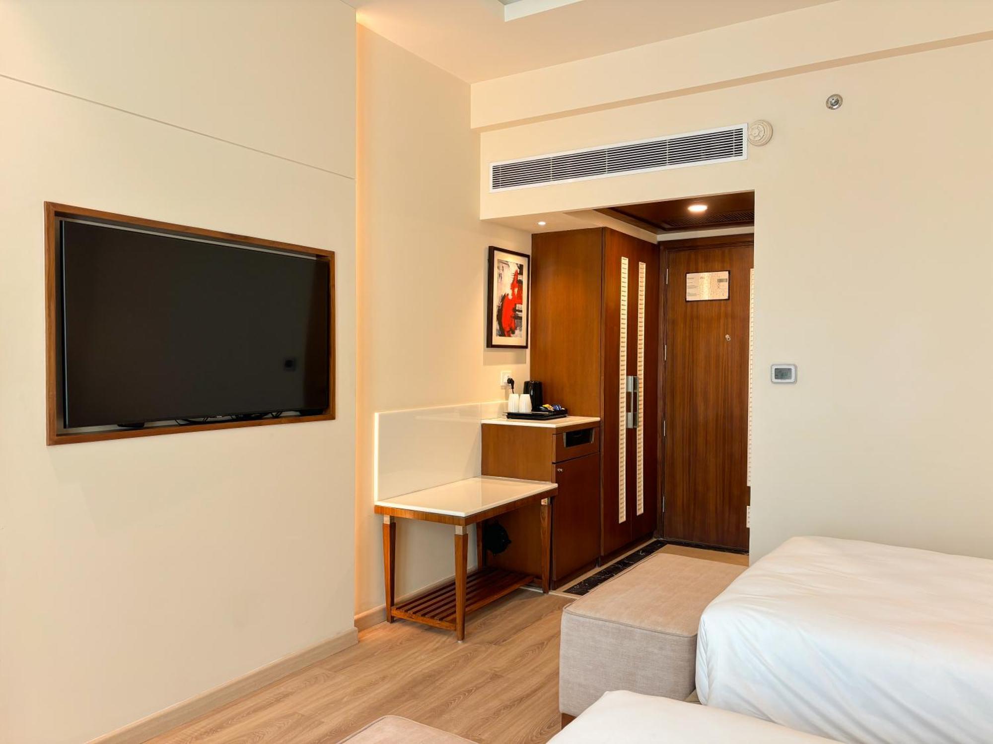 Best Western Plus Amritsar Hotel Exterior photo